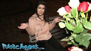 Public Agent Aaeysha трахнута на день св валентина в комнате отеля порно